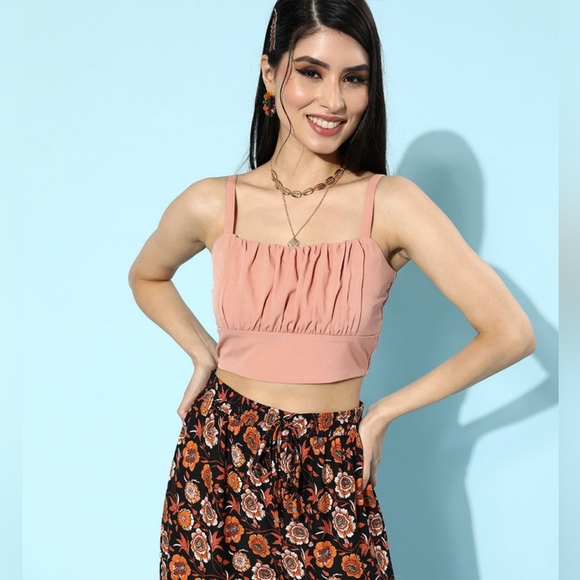 Berrylush Women Solid Pink Sleeveless Pleated Crop Top - Picture 4 of 9